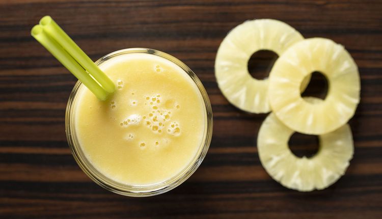 SHAKEREZEPT des Monats Februar ist der Ananas-Mango-Shake!
