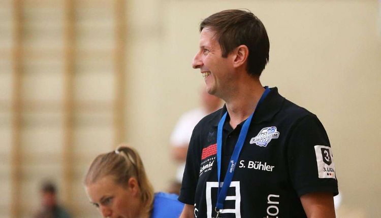 Erstmals steht der neue Coach an der Seitenlinie