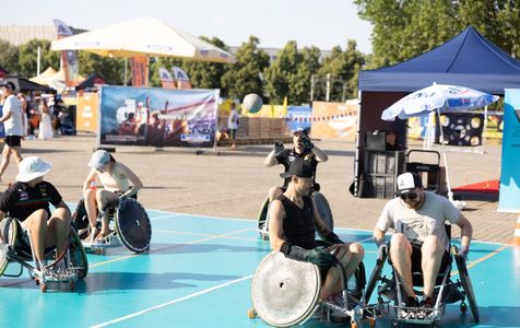 Glühende Rollstuhlreifen beim Kesselfestival