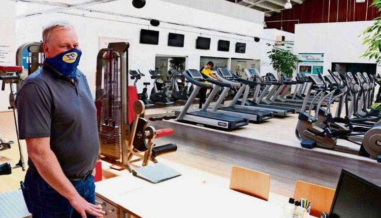 Rolf Budelmann im menschenleeren Freizeit-Sportclub Activity