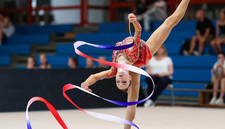 Olympia Gold und Platz vier im Mehrkampf der Rhythmischen Sportgymnastik