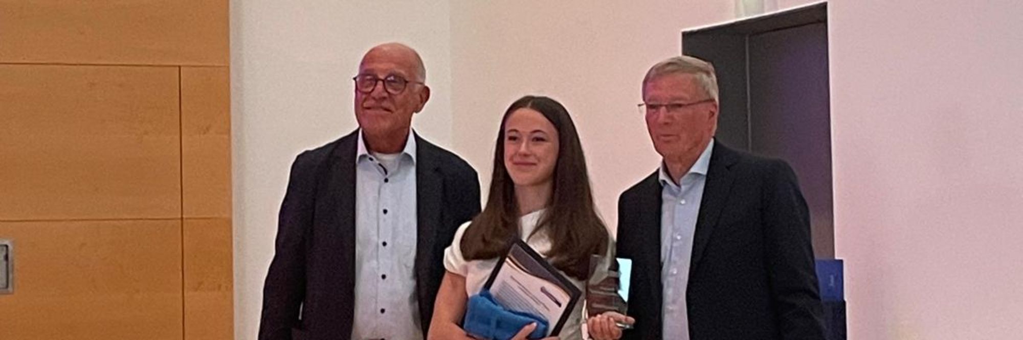 Rebecca Schoell für außergewöhnliches Engagement ausgezeichnet
