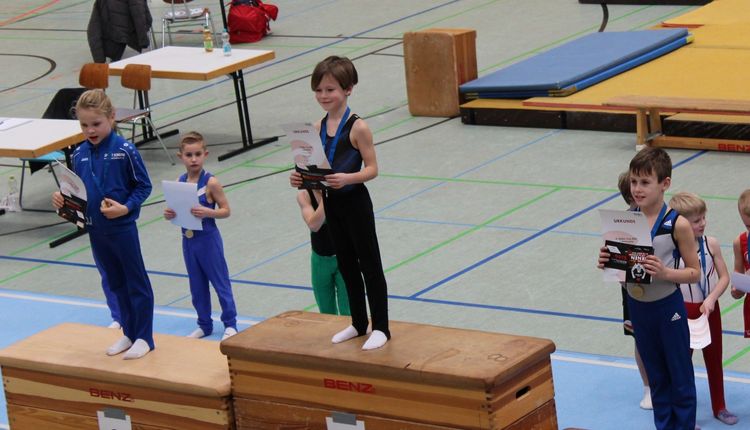 Erfolgreicher Auftakt beim 2-Hallen-Cup – Silber und Bronze für unseren Kadernachwuchs!